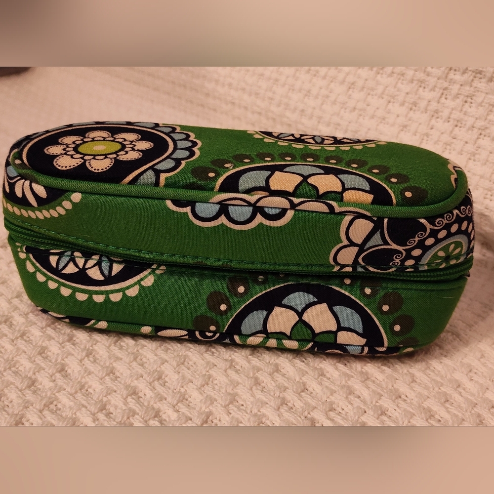**RETIRED** VERA BRADLEY "Green Cupcakes" Soft Case (Eyeglasses)